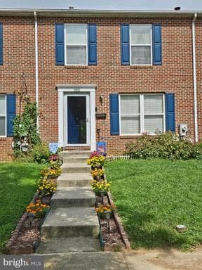 380 CENTER DEEN AVENUE - Photo 1
