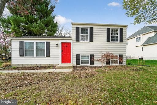 714 FRANS DRIVE - Photo 1