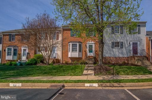267 Fairfield Dr, Warrenton, VA 20186-3640, United States - Photo 1