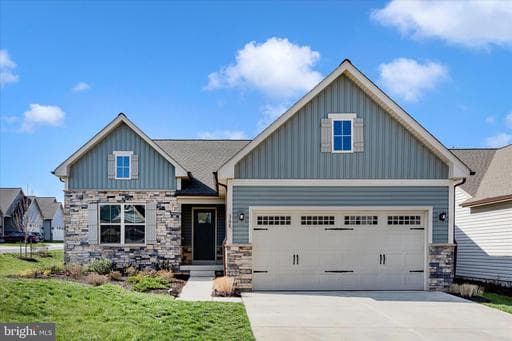 368 CROWN POINT DRIVE - Photo 1