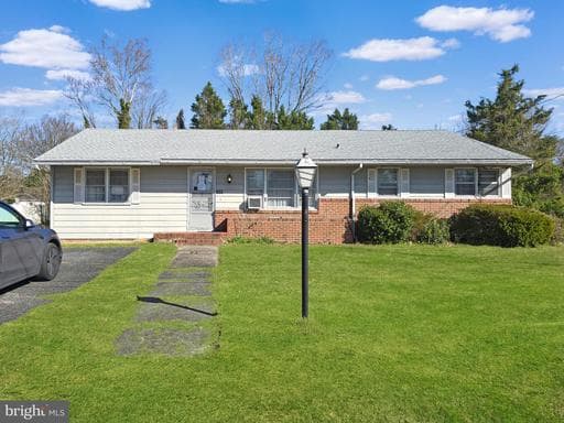 105 LAKEVIEW DRIVE - Photo 1