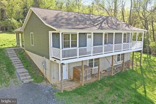 1033 MOUNTAIN HEIGHTS ROAD