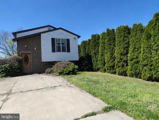 204 Granada Rd, Pasadena, MD 21122-2642, United States - Photo 1