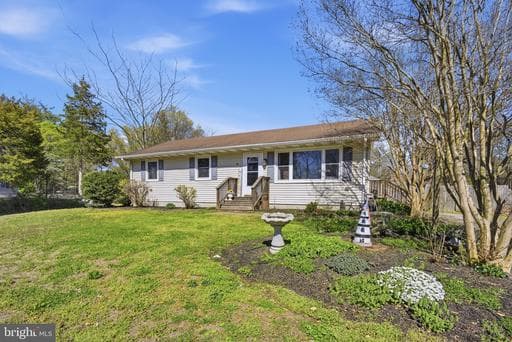 154 LONGFELLOW DRIVE - Photo 1