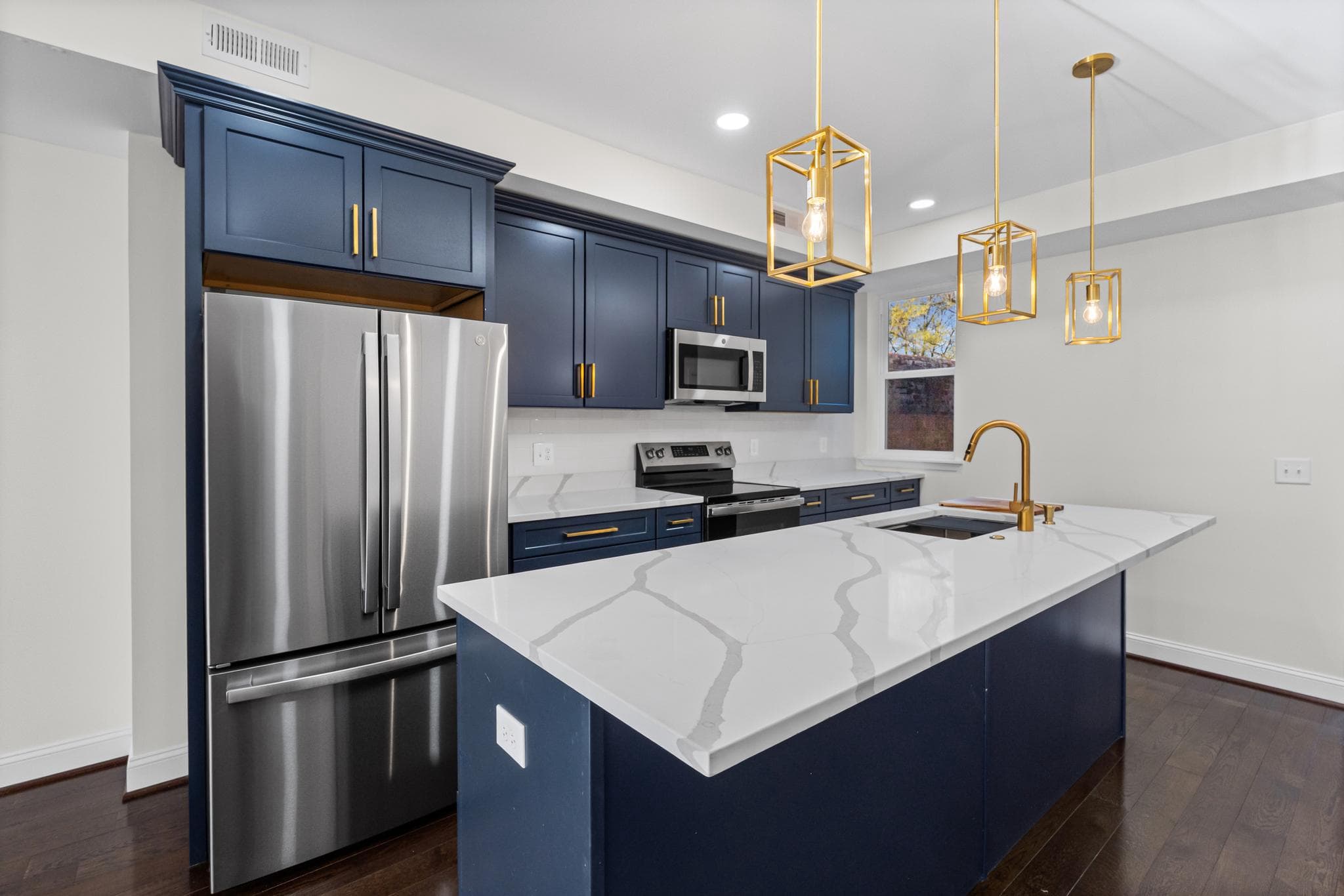 532 N CARROLLTON AVENUE - Photo 1