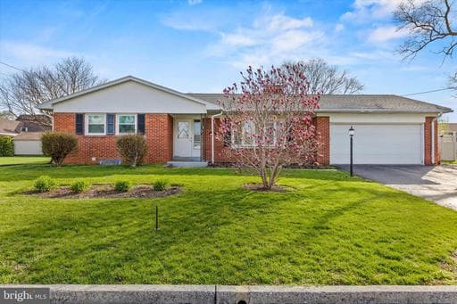 112 KENMAR DRIVE - Photo 1