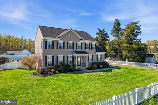 195 FAIRGROUND ROAD - Photo 1