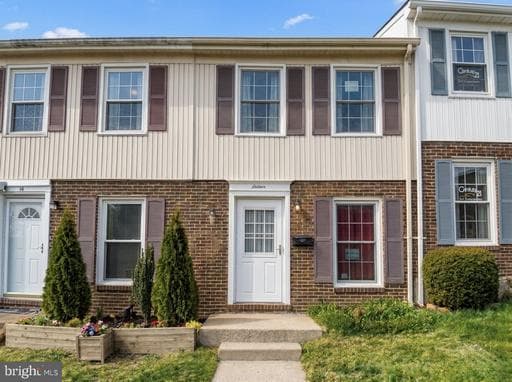 16 SLAVIN COURT 4H - Photo 1