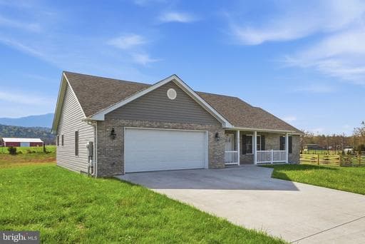 133 ARTHUR LANE - Photo 1
