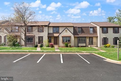 19 JERMYN COURT - Photo 1