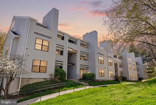 1637 CARRIAGE HOUSE TERRACE I