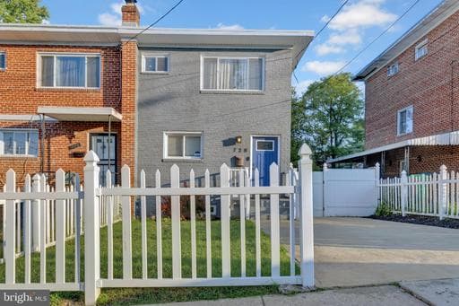 728 NEPTUNE AVENUE - Photo 1