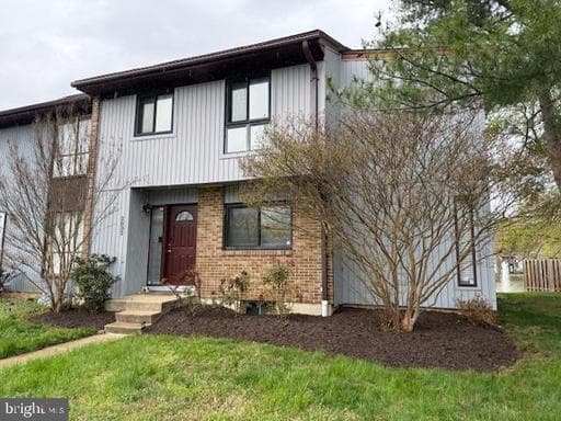 2032 CAMBRIDGE DRIVE - Photo 1