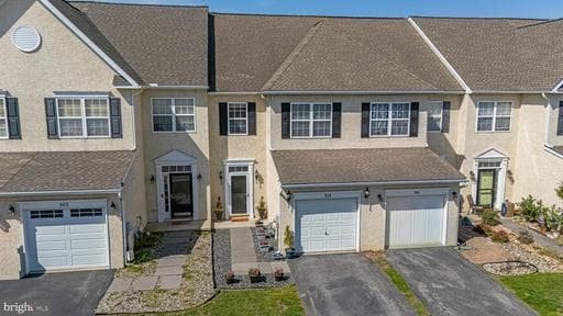 304 NORWALK WAY - Photo 1