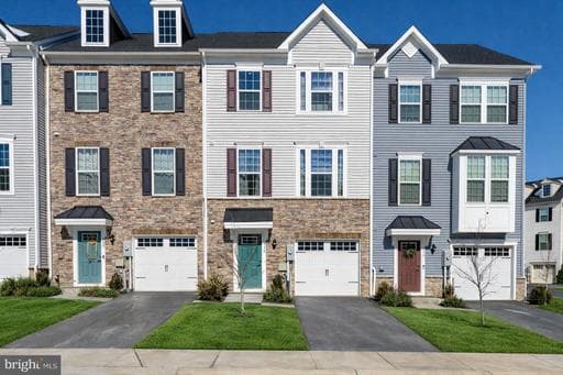 110 BETHLEHEM PL - Photo 1
