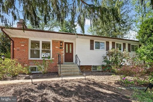7303 EPPING AVENUE - Photo 1