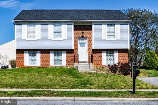 1037 SAINT MICHAELS DRIVE - Photo 1
