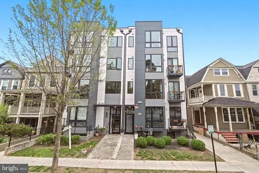 838 VARNUM STREET 11 - Photo 1