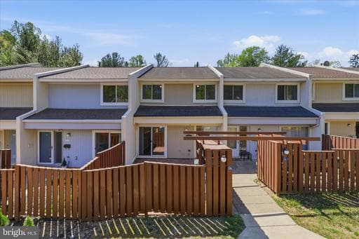 2438 SOUTHGATE SQUARE - Photo 1