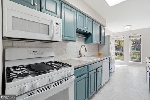 11228 Chestnut Grove Sq, Reston, VA 20190-5102, United States