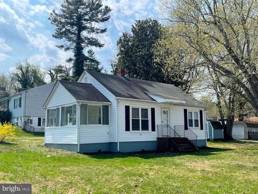 4605 CUMMINS AVENUE - Photo 1