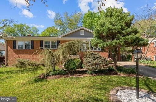 6818 GROVETON DRIVE - Photo 1