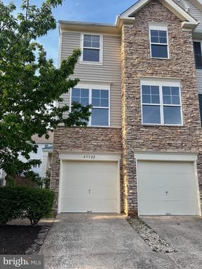 43522 LAIDLOW STREET - Photo 1