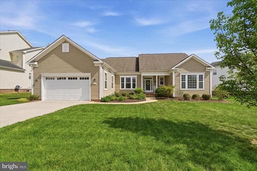 105 LADYSMITH DRIVE - Photo 1