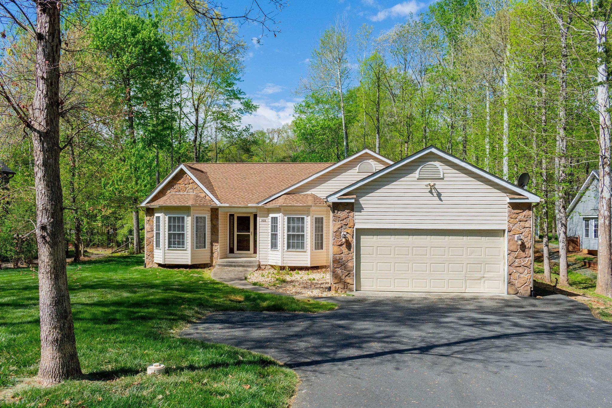 103 ASPEN COURT - Photo 1