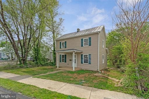 306 N BUCKMARSH STREET - Photo 1