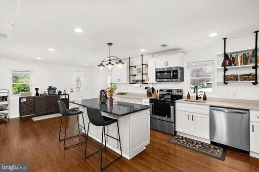 7604 POST ROAD - Photo 1