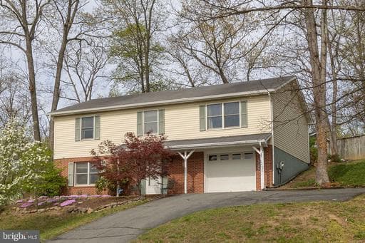 105 LAKEWOOD - Photo 1