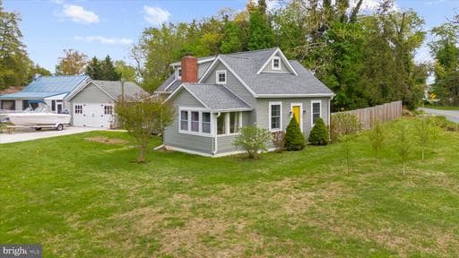 8 ANGLEWOOD AVENUE - Photo 1