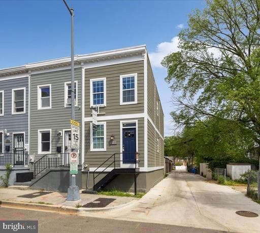 635 20TH STREET - Photo 1
