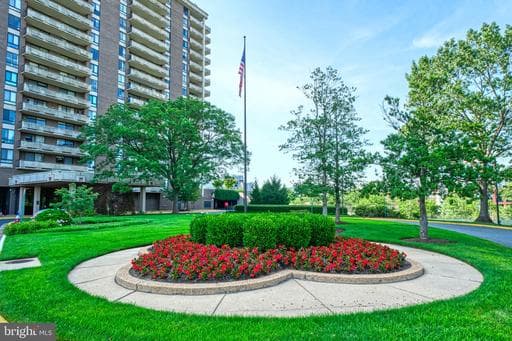 1800 OLD MEADOW ROAD 1006 - Photo 1