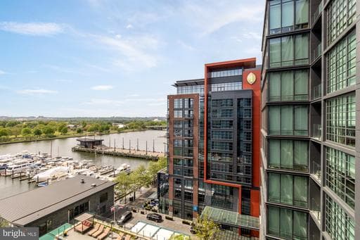 45 SUTTON SQUARE 906