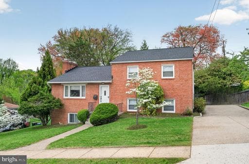 945 N QUANTICO STREET - Photo 1