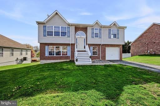 283 MIKE DRIVE - Photo 1