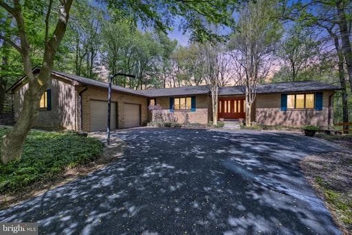 6 DREW COURT - Photo 1