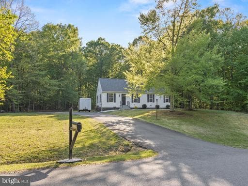 37043 NEWLANDS STREET - Photo 1