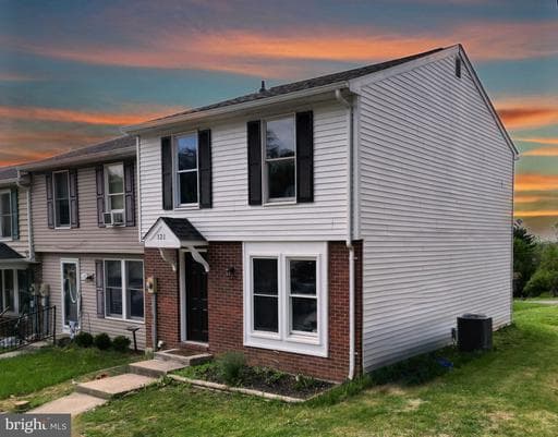121 VALLEY VIEW COURT - Photo 1