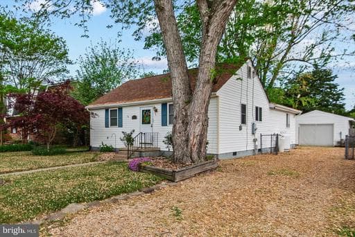 306 Locust Ave, Colonial Beach, VA 22443-4700, United States - Photo 1