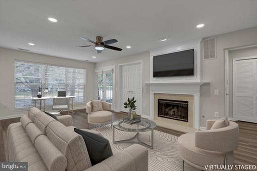 9257 Cardinal Forest Ln, Lorton, VA 22079-4637, United States - Photo 1