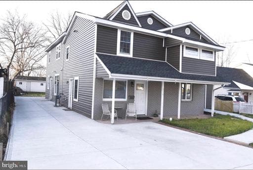 216 COLFAX COURT - Photo 1