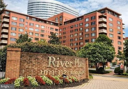 1121 Arlington Blvd, Arlington, VA 22209-3208, United States
