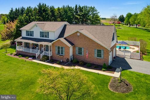 495 HATTIE DRIVE - Photo 1