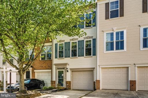 43153 HUNTSMAN SQUARE - Photo 1