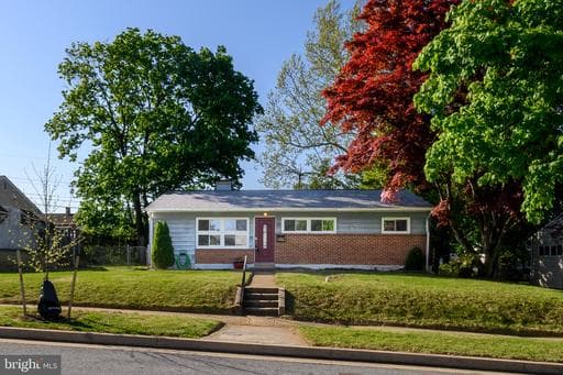 1010 KENT AVENUE - Photo 1