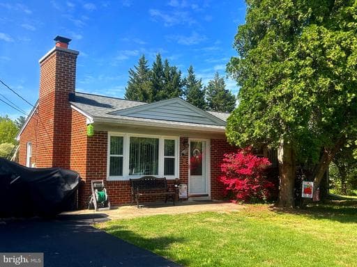 6122 THOMPSON DRIVE - Photo 1
