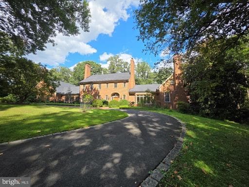 19 PINEY GLEN COURT